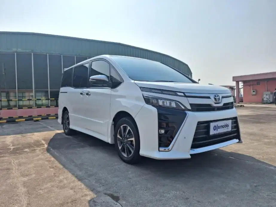 Toyota Voxy 2.0 Bensin-AT 2018