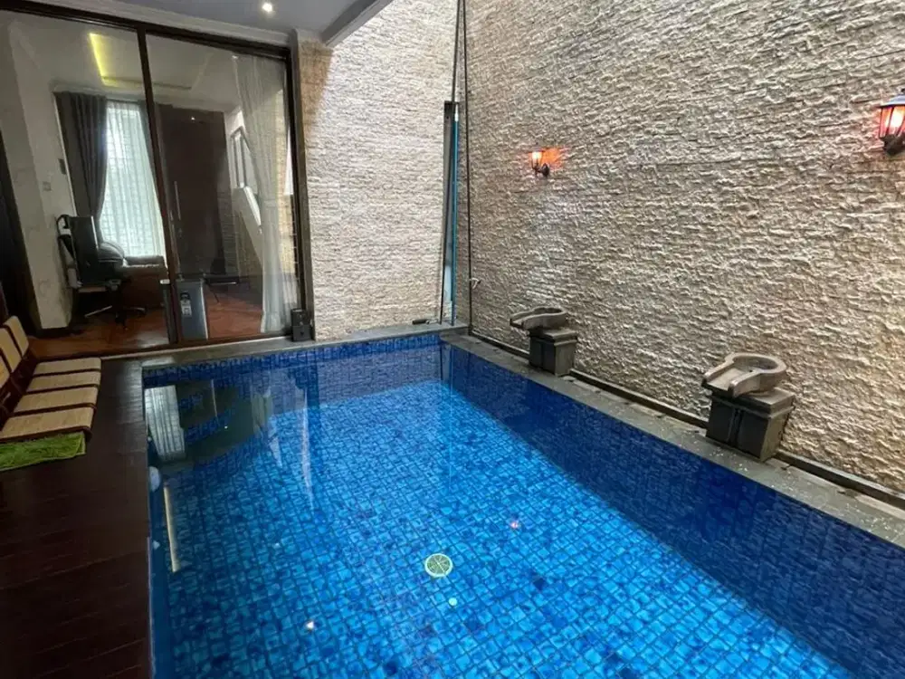 DIJUAL RUMAH SEMI FURNISHED LOKASI SANGAT STRATEGIS DI BINTARO