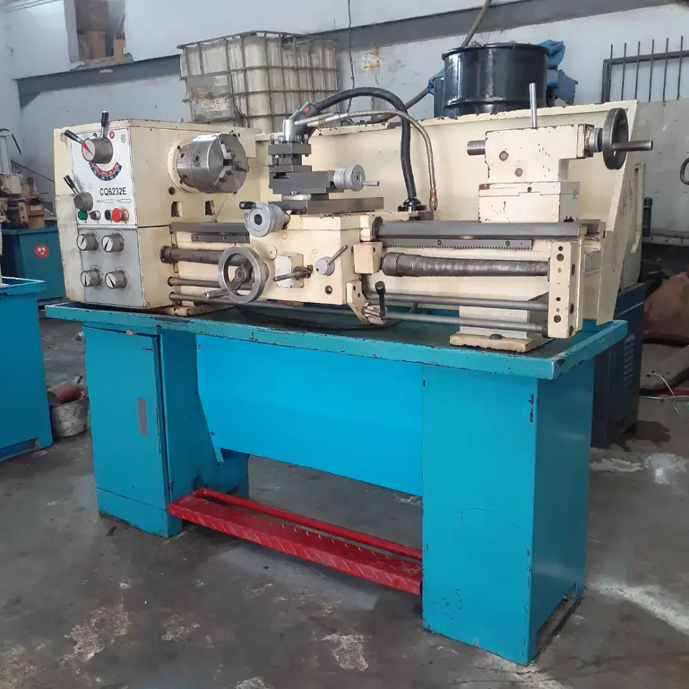 Mesin Bubut CQ 6232E Milling Bor Frais