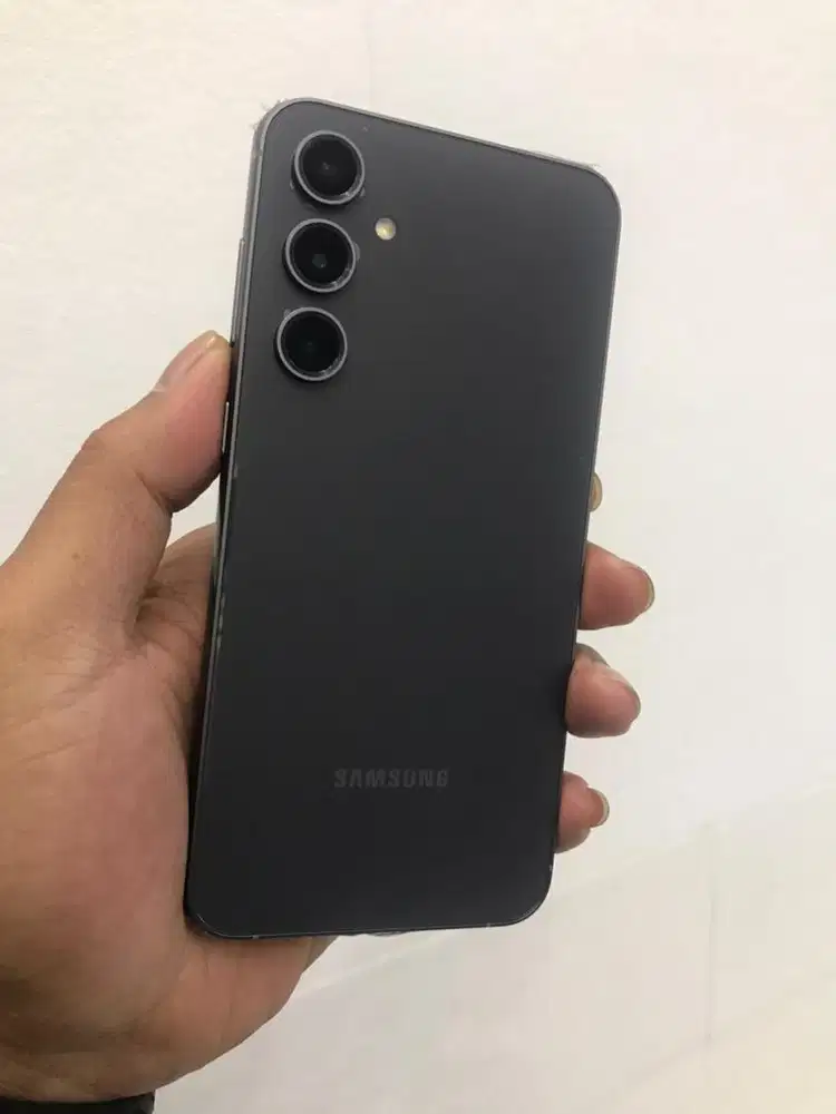 Samsung galaxy s23 fe 8/256 like new