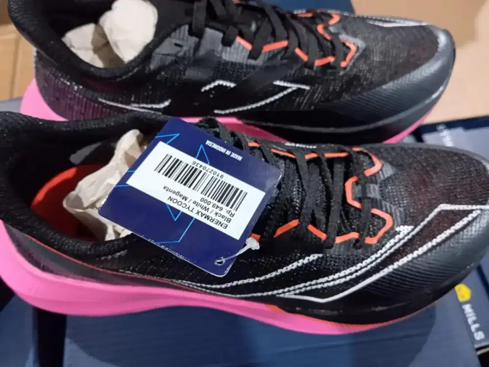 Sepatu running mills