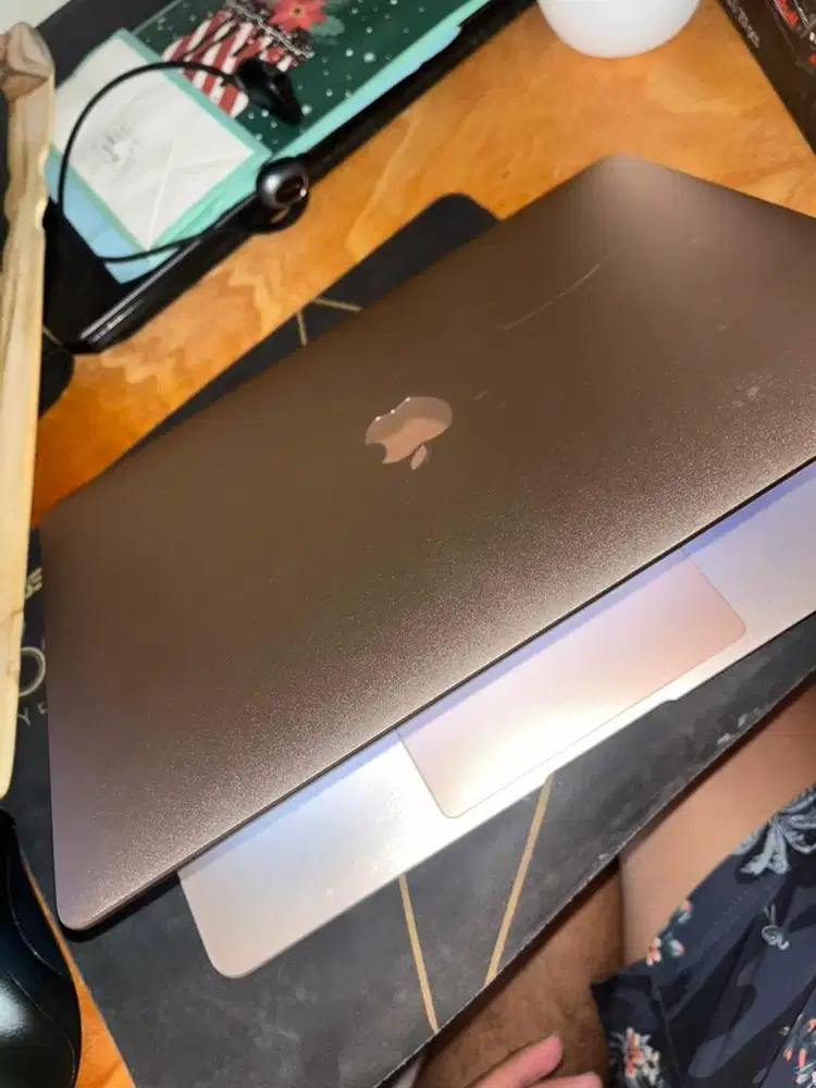 Macbook air M1 (8/256)