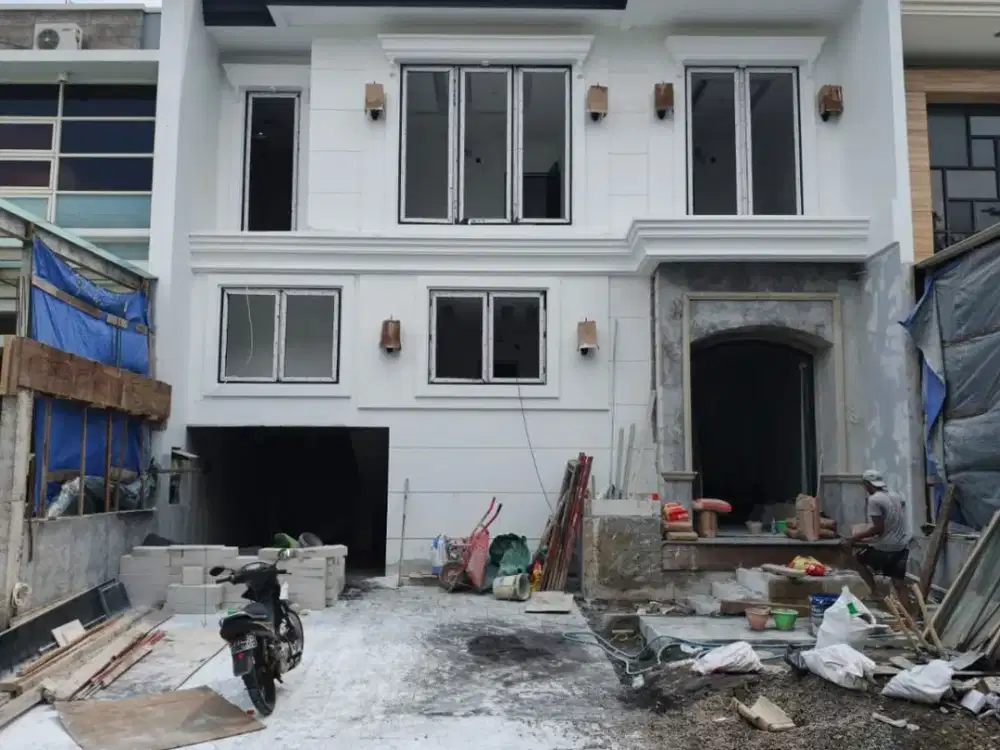 Rumah Pakuwon Indah Cluster The Mansion, American Modern - New Gress