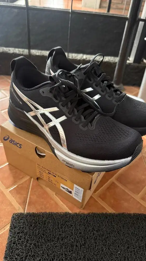 Sepatu lari asics kayano 32 platinum model terbaru