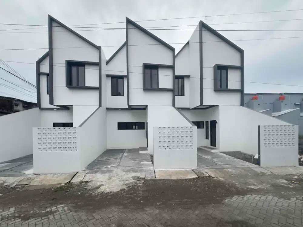 DI JUAL RUMAH JALAN YOMPO DAENG NABA DEKAT KFC HERTASNING