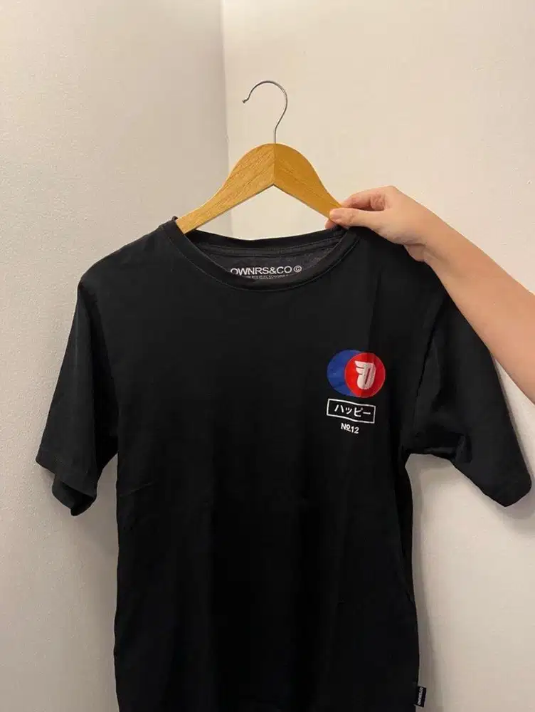 kaos hitam childhood