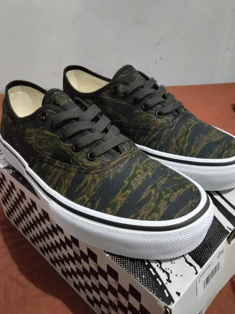 Vans Skate Authentic Resmi BNIB Size 42
