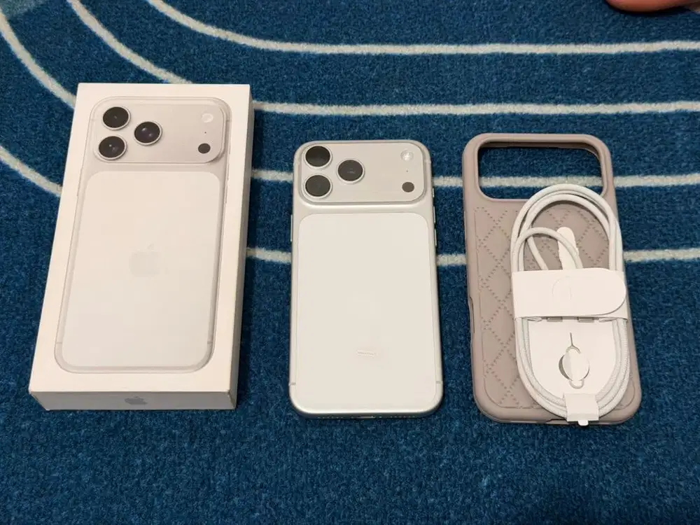 Iphone 17 pro max 256gb ibox mulus 1000% seperti baru fullset