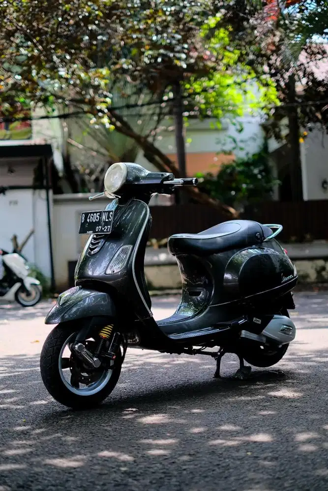 PIAGGIO VESPA LX 125 IGET TAHUN 2018 TERMURAH BERGARANSI