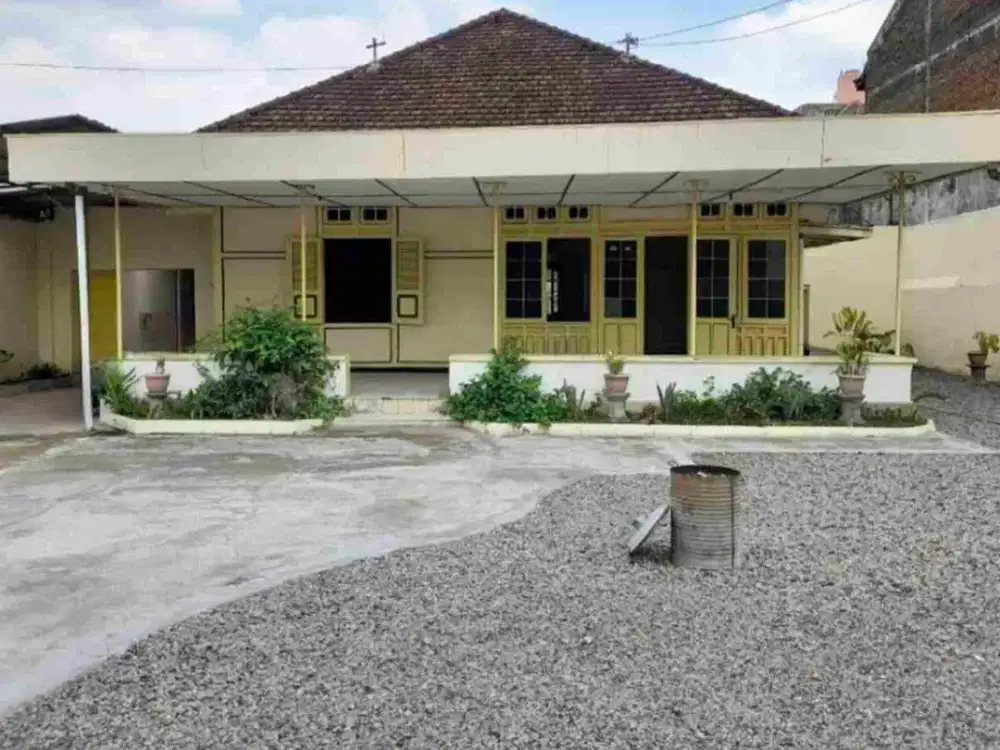 Jual Rumah Kuno Tengah Kota Solo jl. Bhayangkara