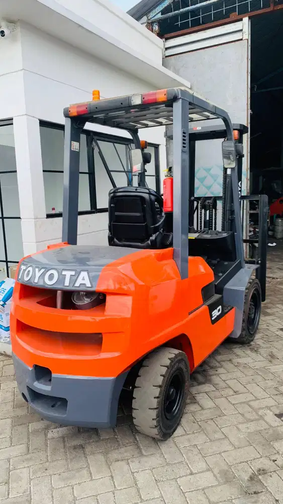 TOYOTA 3 TON MAST 3 METER LANGSUNG PEMILIK