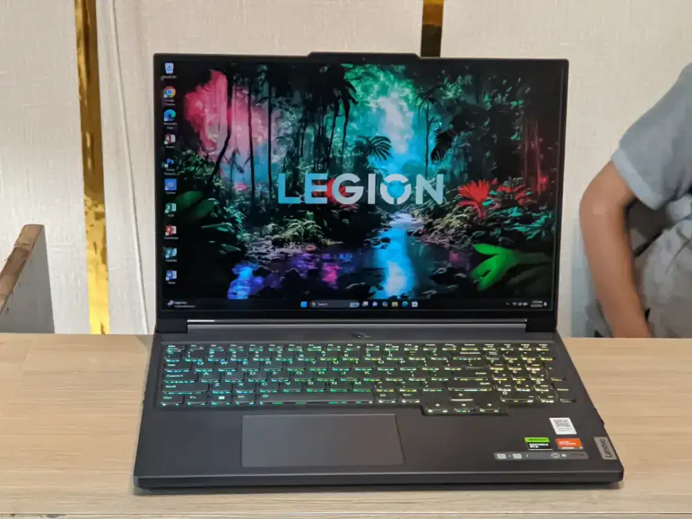 Lenovo Legion 5 Ryzen 7 7840H Ram 32 GB SSD 1 TB RTX 4060 Like new