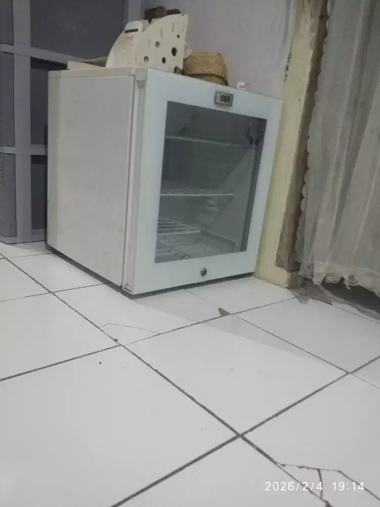 Showcase Mini Display Buah Minuman Dingin Kulkas Kecil Gea Normal