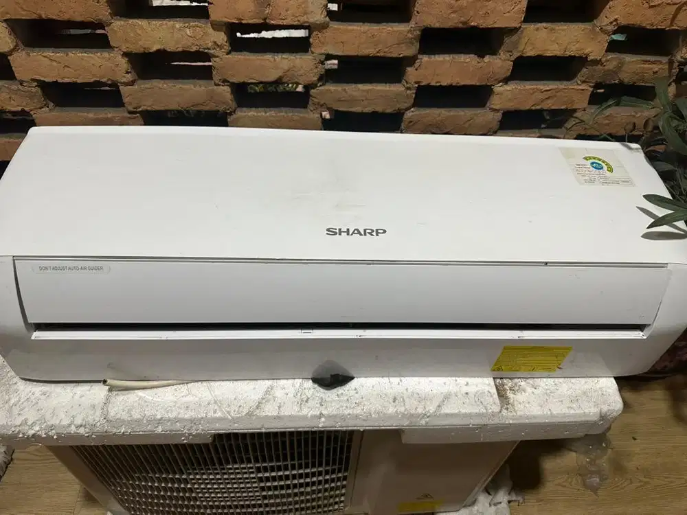 ac sharp 1,5 pk belum pernah di pakai dari baru