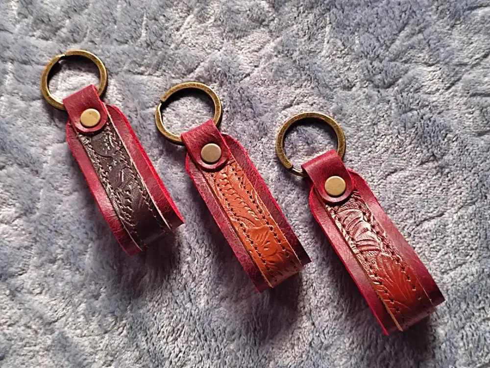 Gantungan kunci kulit asli motif batik