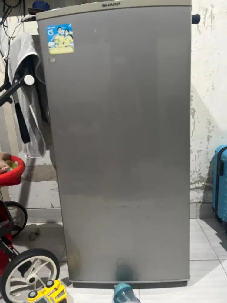 Kulkas Sharp Bekas Pakai masih bs nego tipis