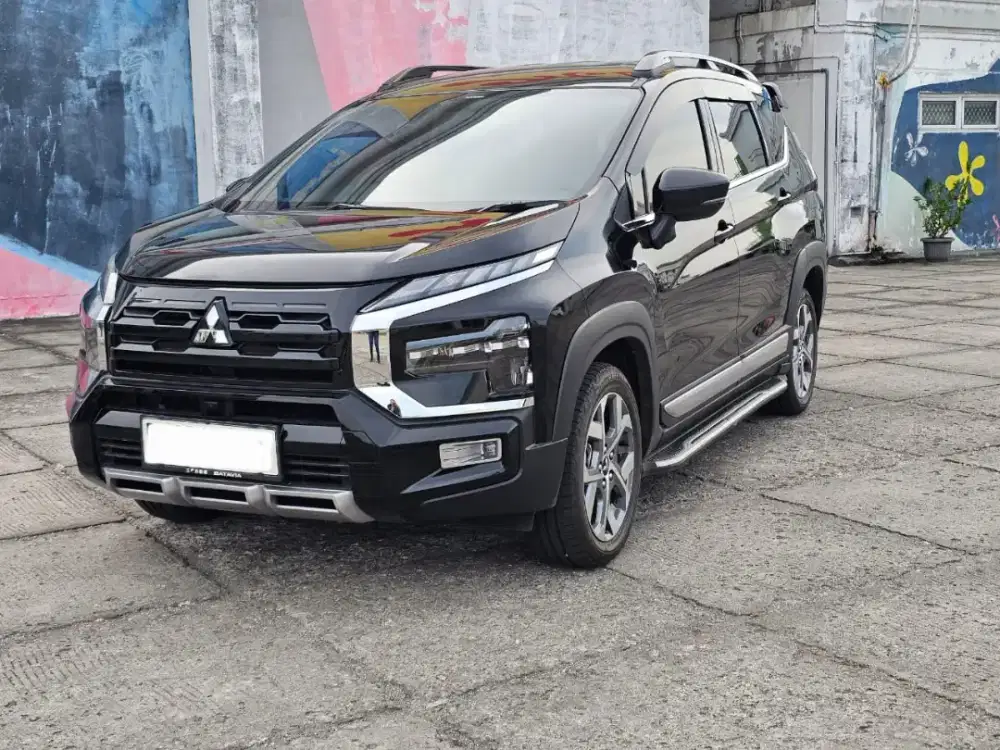 Xpander Cross 2023 Hitam KM 15 ribu