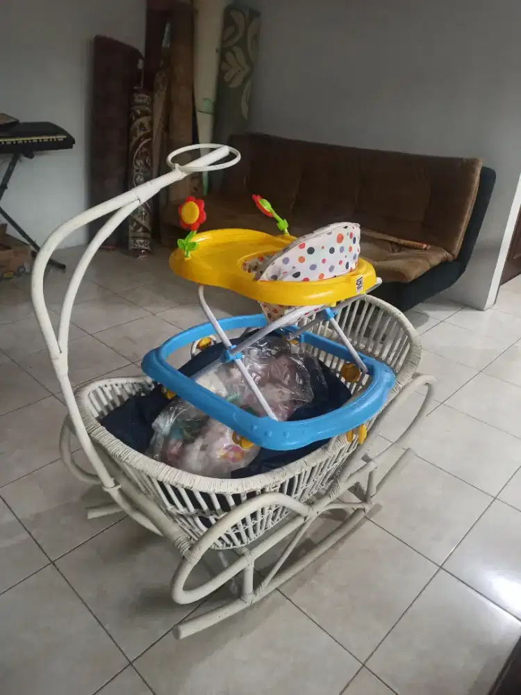 Jual ranjang bayi lengkap kasur kelambu dan utk belajar jalan