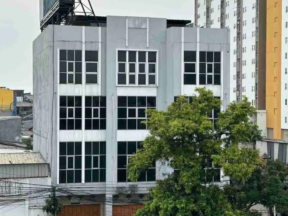 DIJUAL/ DISEWA RUKO GANDENG 3 - LOKASI STRATEGIS PINGGIR JALAN - LATUMENTEN