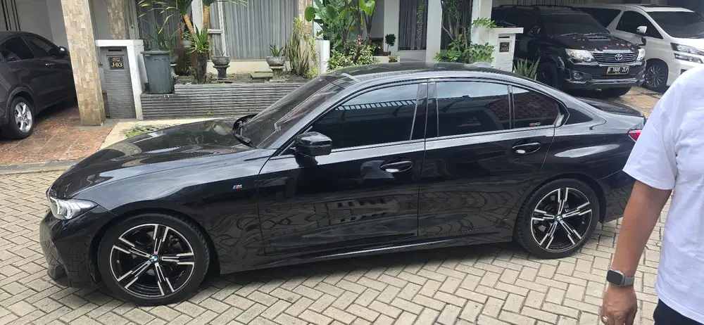 BMW 320i 2023 Bensin