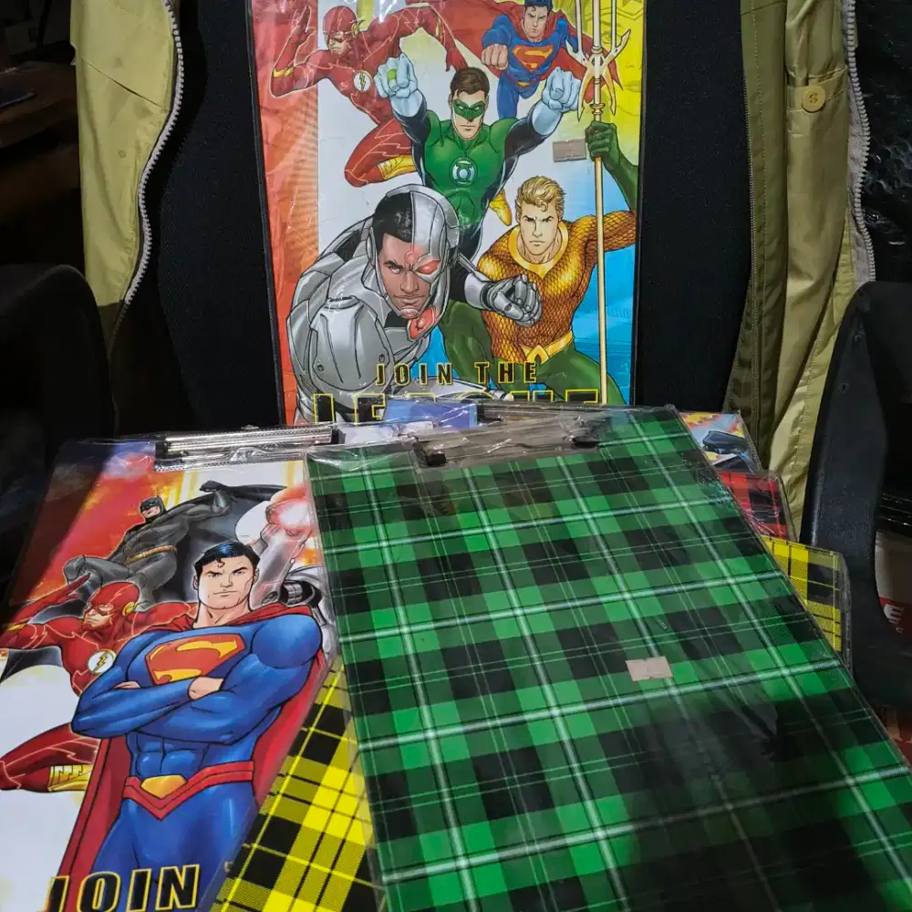 Clipboard Papan Kayu Alas Tulis

ukuran standar 24 cm x 35 cm