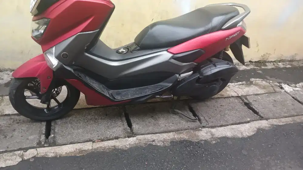 Yamaha nmax CW tahun 2019 warna merah Kris