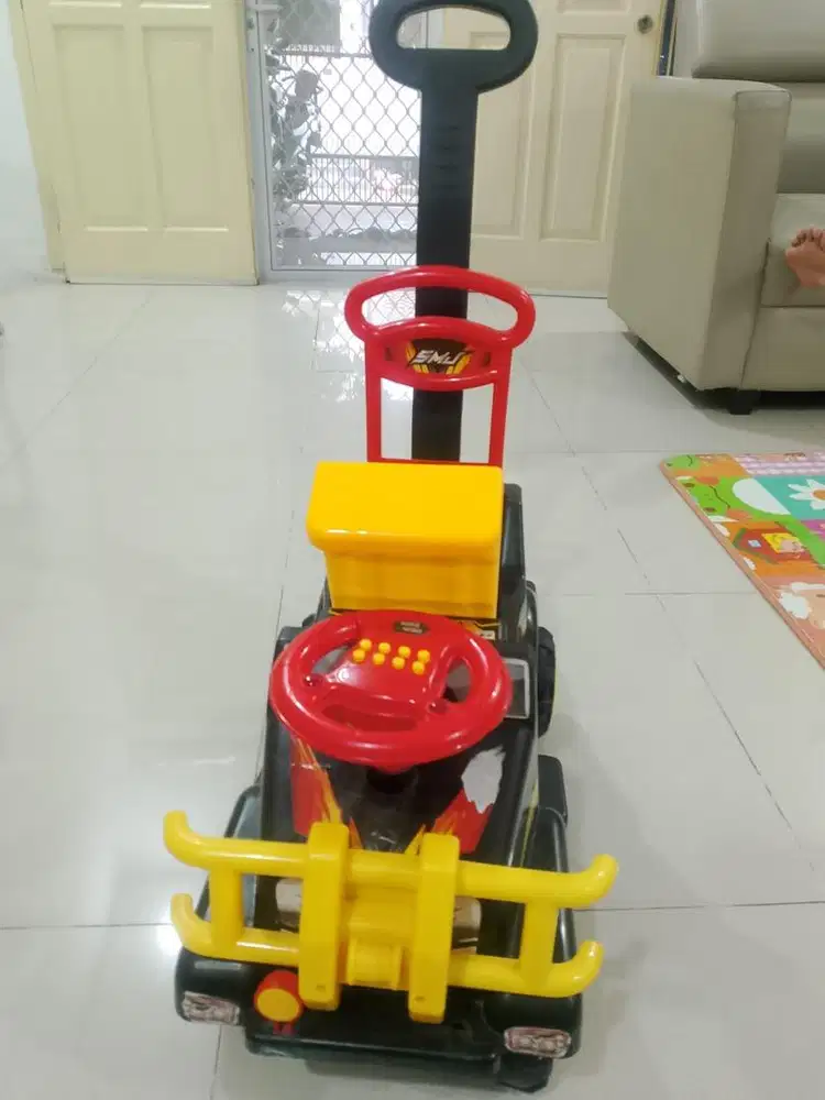 mobil mainan anak bisa naikin