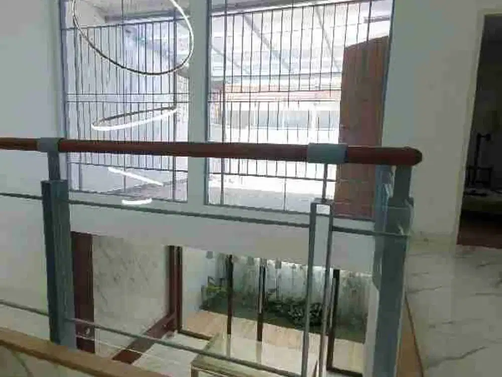 Rumah Baru 2 Lantai Luas dan Nyaman di Batununggal