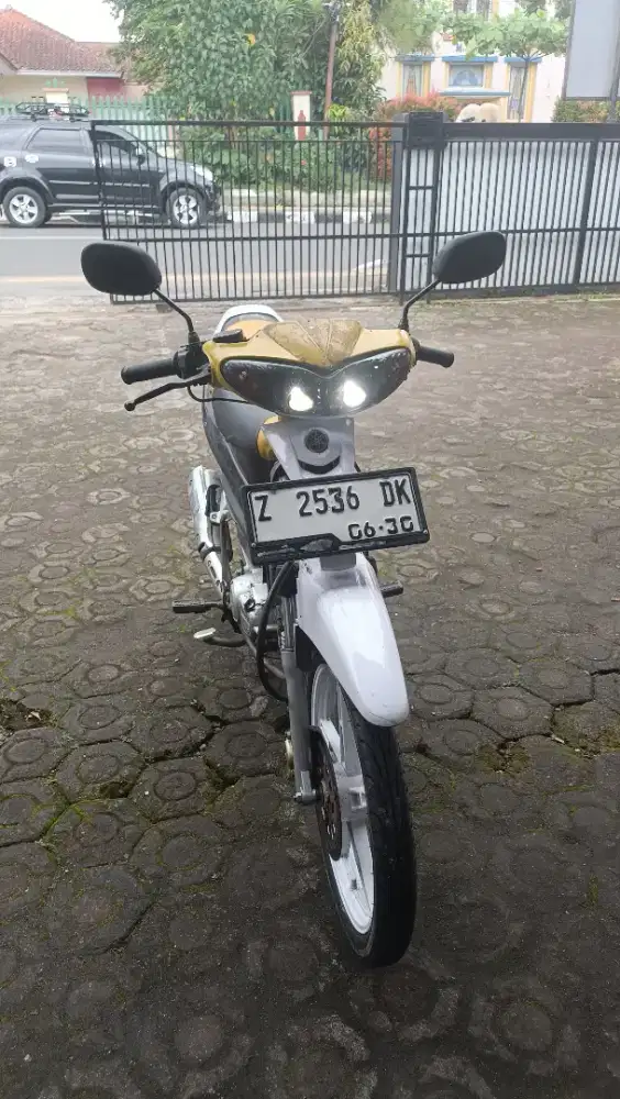 Jupiter Z Kuning 2004