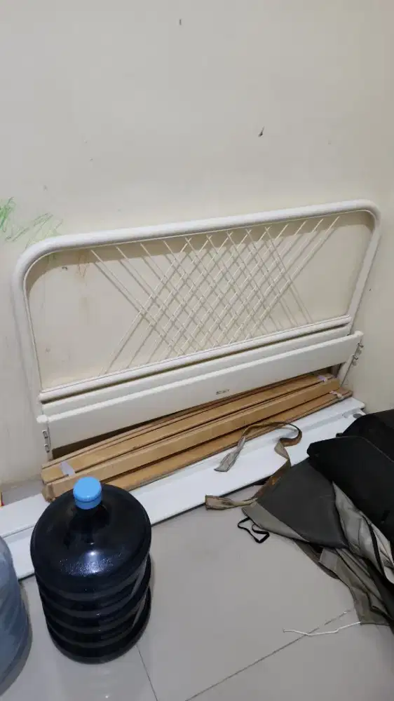 Rangka tempat tidur ikea Nesttun broken white