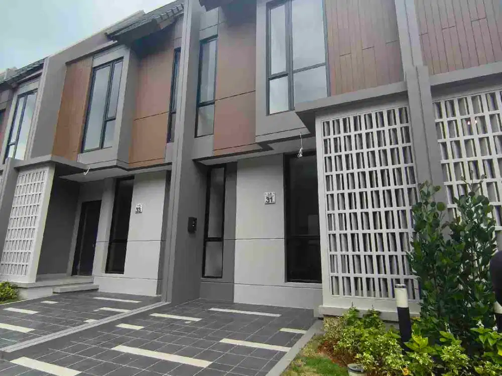 Disewakan rumah baru 3 lantai 3 kamar tidur plus Attic lokasi strategis dan fasilitas lengkap di summarecon crown gading bekasi