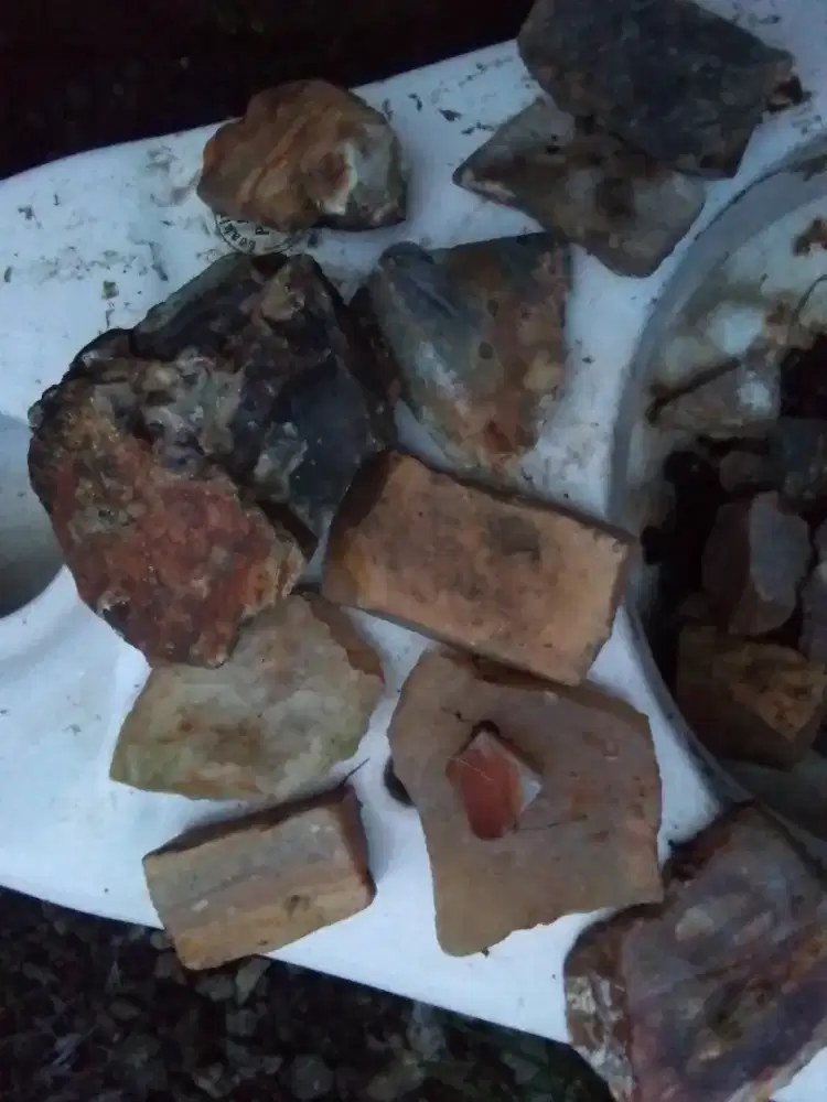 Jual batu mentah untuk hiasan cincin liontin kalung