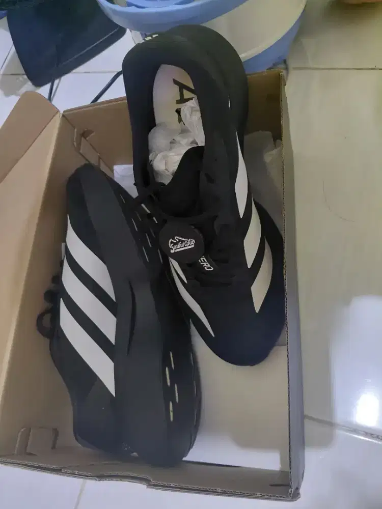 Sepatu adidas (adizero)