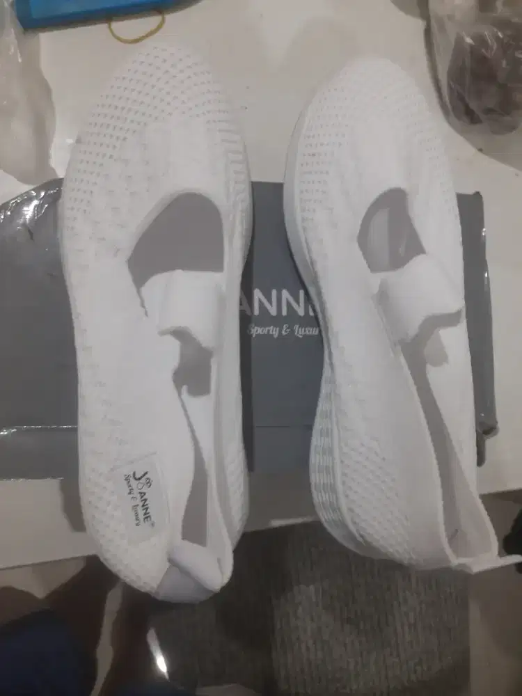 Sepatu fashion wanita