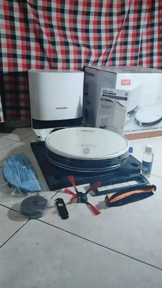 Tomo umeda R2 Robot vacuum cleaner auto empty station