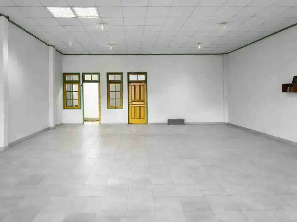 Di sewakan lebar 8 meter x 20 meter pinggir jalan.