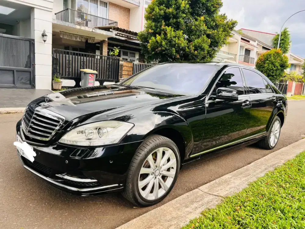 Mercedes Benz S 500 L tipe Facelift W221 Mesin V8 Tipe Tertinggi