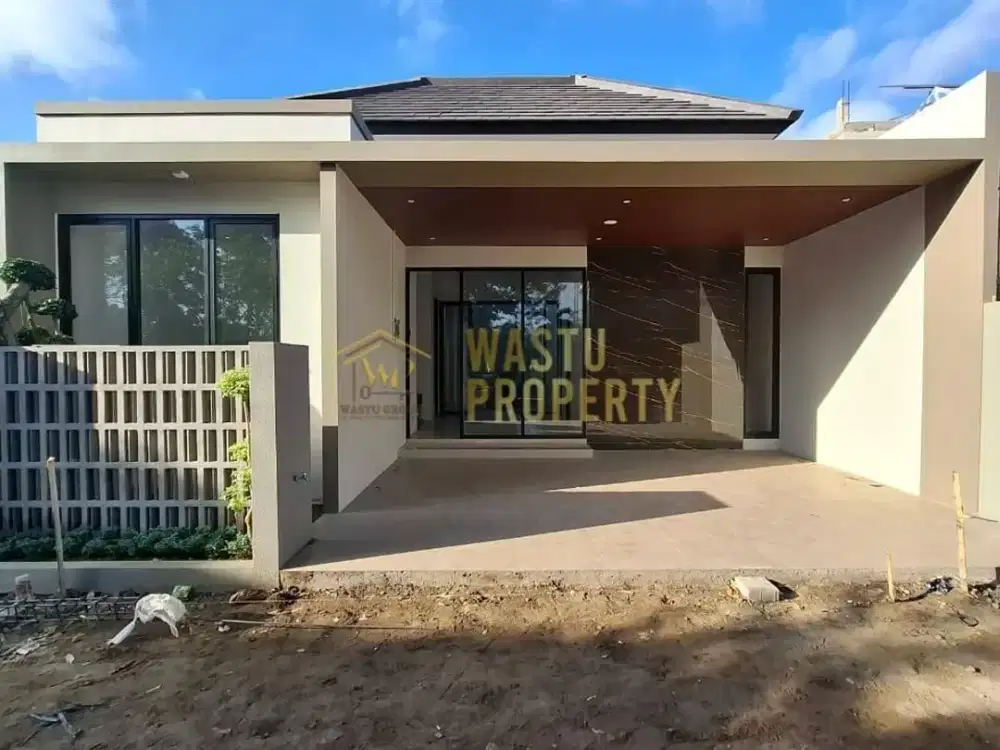 RUMAH SIAP HUNI DEKAT RING ROAD MAGUWOHARJO POSISI HOOK PARKIR BISA 3 MOBIL