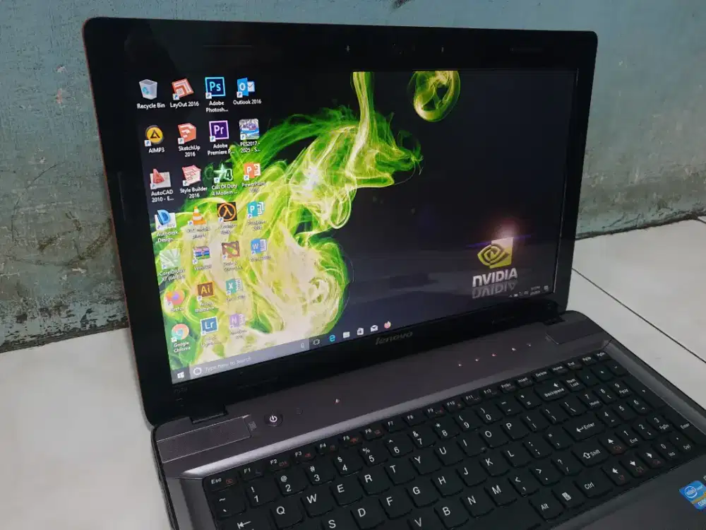 LENOVO IDEAPAD Y570 COREI7 OCTACORE(8CPU)SSD256 RAM8GB NVIDIA GEFORCE