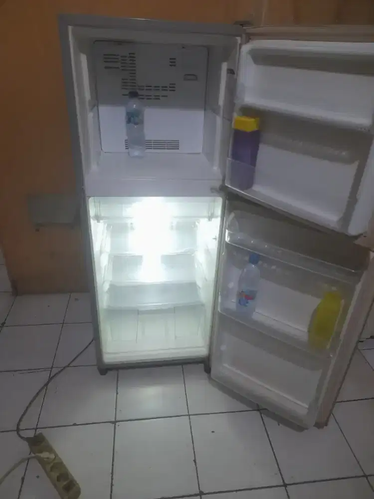KULKAS 2PINTU ( TOSHIBA )