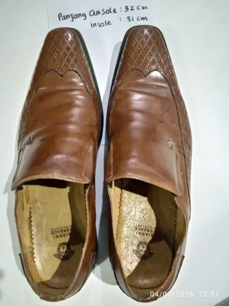 Sepatu Versache, Tas dan Baju brand Preloved