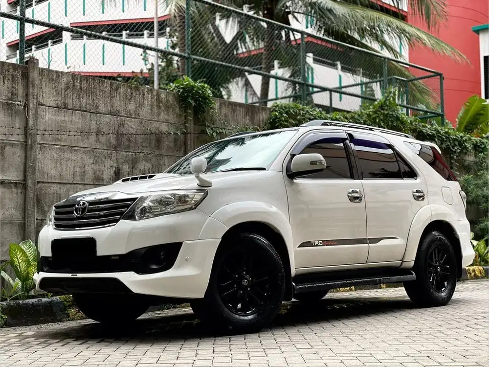 GRAB IT FAST • TOYOTA FORTUNER 2.5 G VNT TRD AT 2012