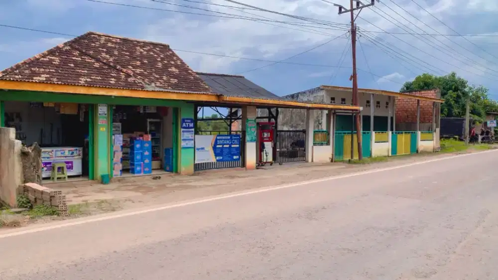 Rumah Strategis di Pinggir Jalan Raya.