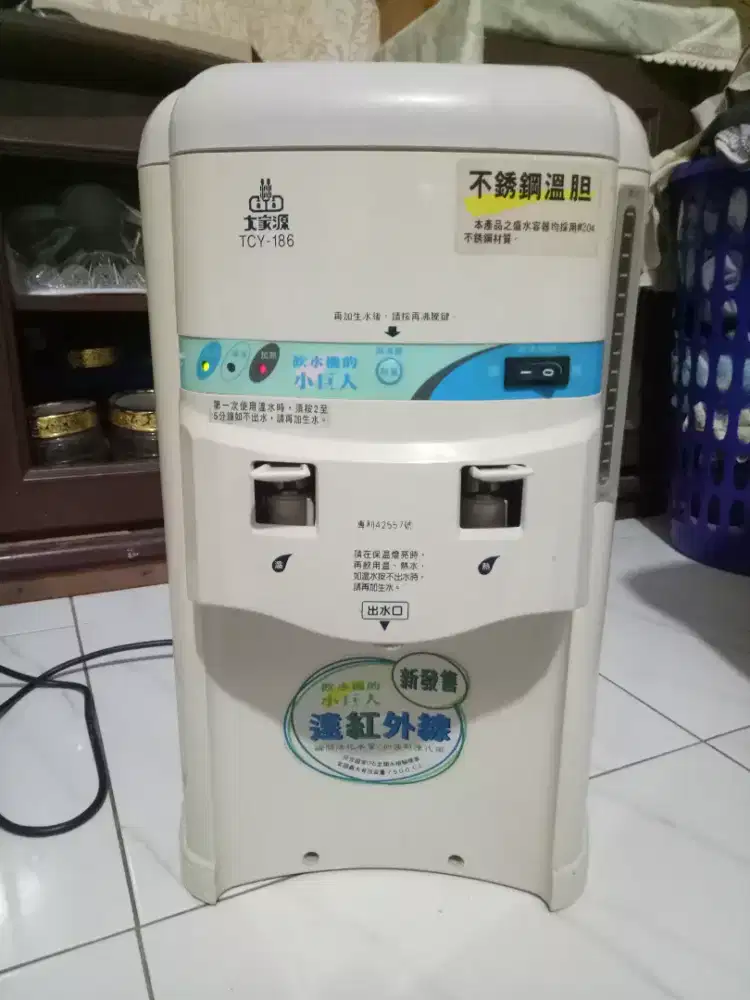 Dispenser air panas