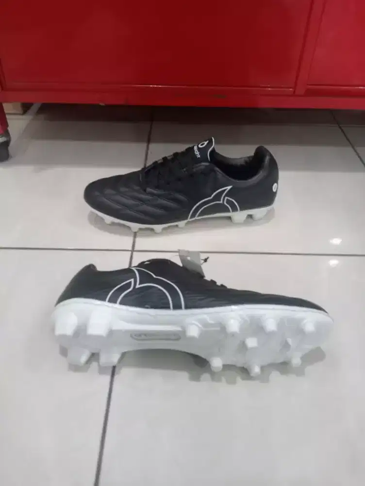 sepatu sepak bola murah