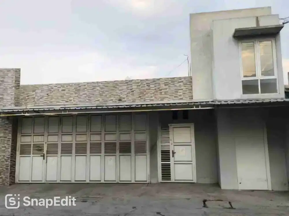 Banting Harga Jual Cepat Rumah 2 lantai Besar Selangkah Dari Jalan Letjen Sutoyo Mojosongo,lokasi di jalan Raya Busukan kel mojosongo kec jebres Solo