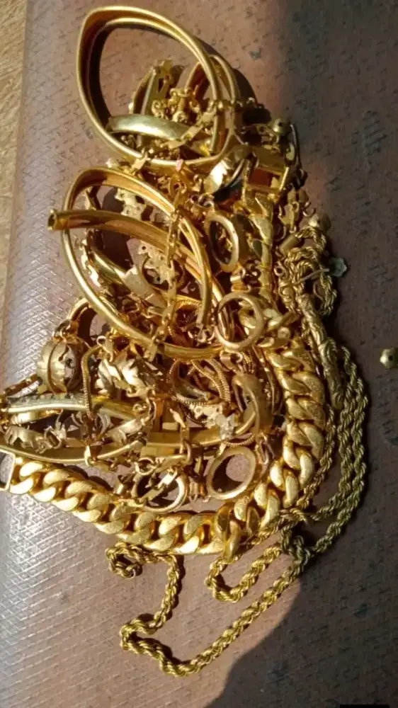 Kami membeli perhiasan anda dengan harga terbaik