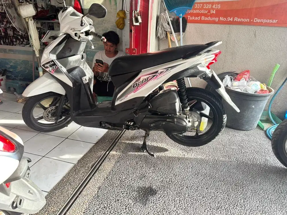 Beat fi injeksi th 2014 putih deva motor