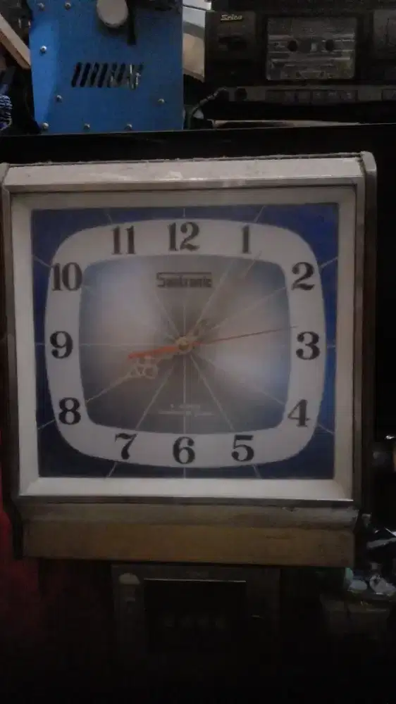 Jam transistor santronic  jadul kondisi mati