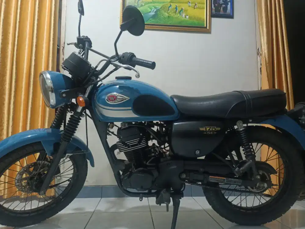Kawasaki w175 se blue